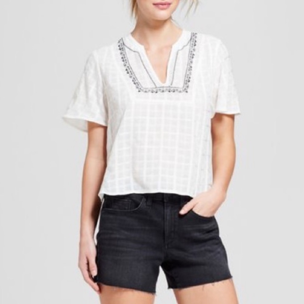 Universal Thread white windowpane embroidered top m